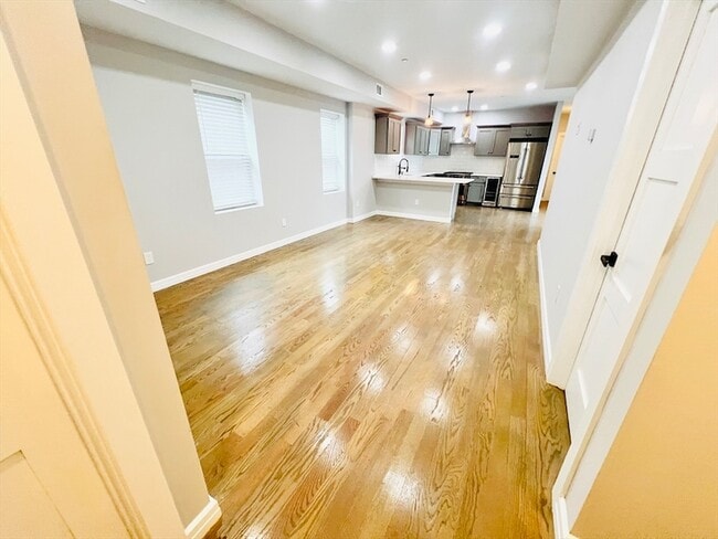 Building Photo - 47-49 Walnut Street Unit 2