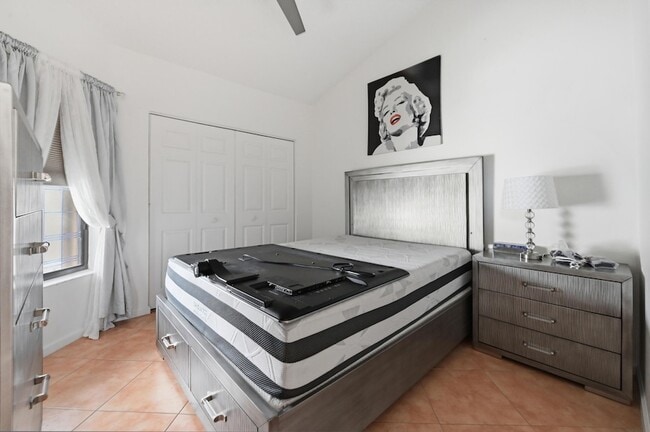 Building Photo - 1012 Landings Blvd