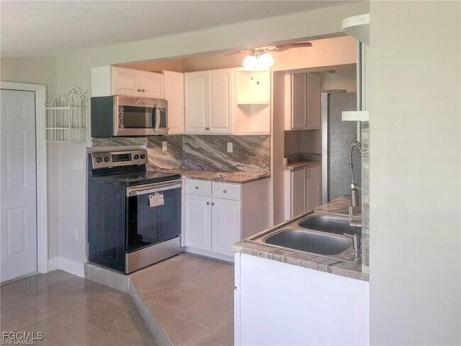 Building Photo - 305 Bougainvillea Rd W