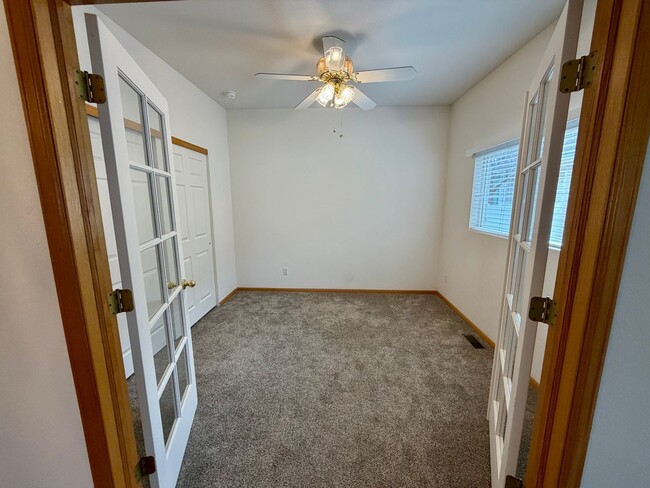 Building Photo - 3822 W 11th St