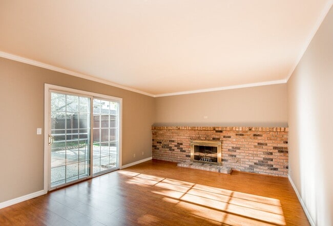 Building Photo - Spacious South Bay Home in Charming Neighb...