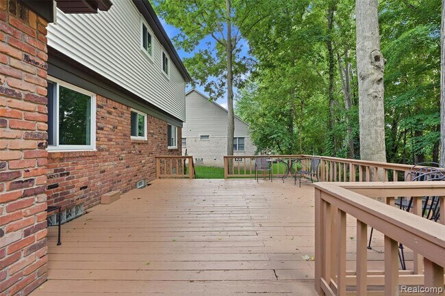 Building Photo - 1880 Welling Dr