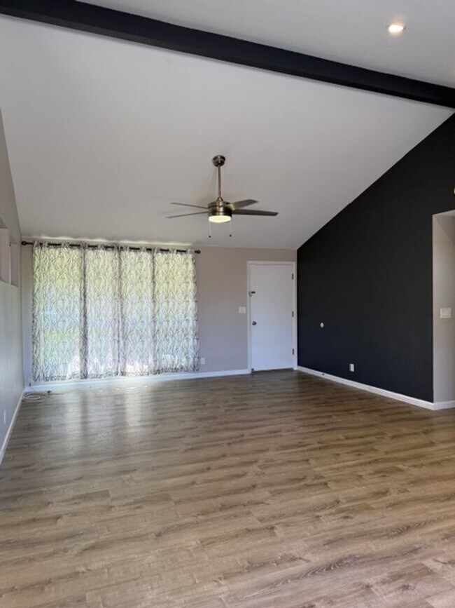 Building Photo - 75 Kaupea St