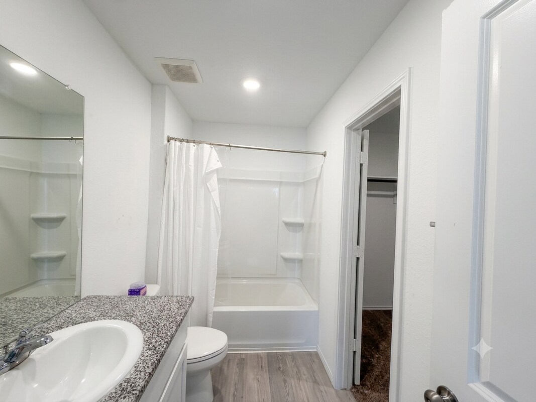 Building Photo - 5410 Daphne Path