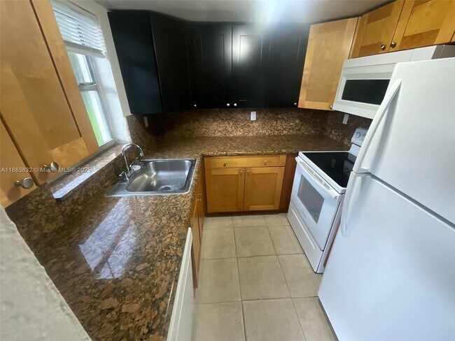 Building Photo - 3090 Coral Springs Dr
