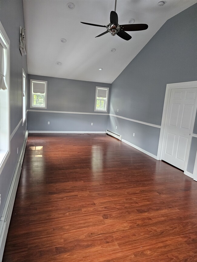 Master Bedroom-Very Large W/Vaulted Ceilings, Sitting Area - 7A Pelican Cir