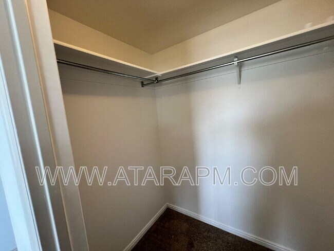 Building Photo - 574 Northlake Dr