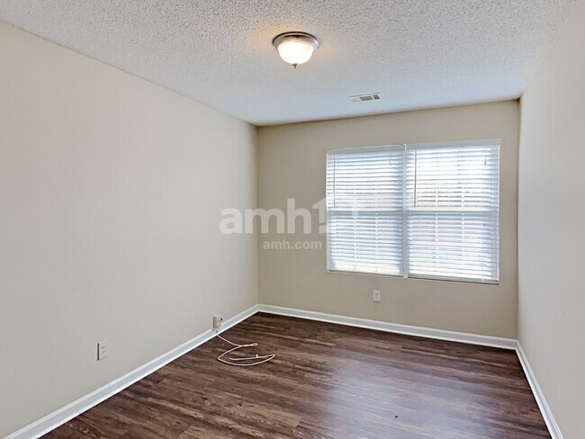 Building Photo - 209 Signet Ct