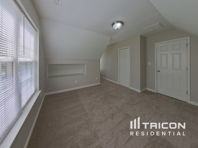 Building Photo - 9701 Pecota Ln