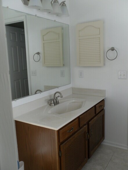 Building Photo - 1130 Cymar Dr E