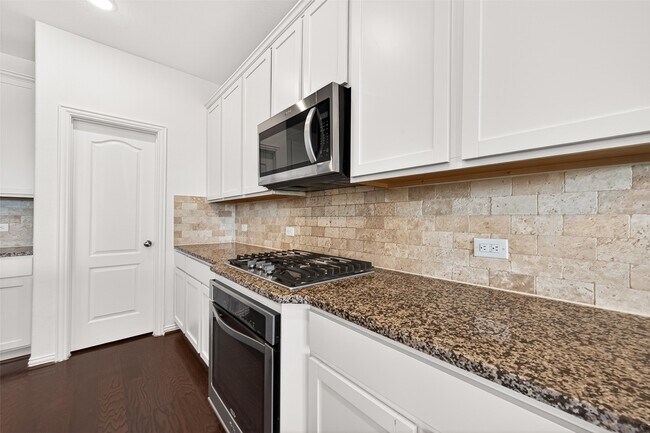Building Photo - 8114 Royal Palm Ct