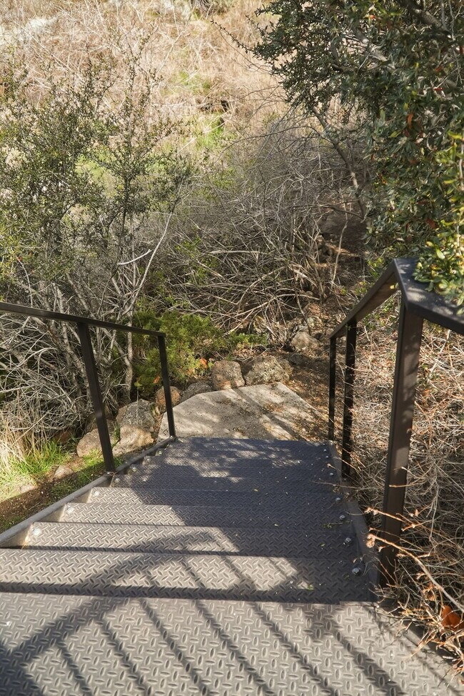 Building Photo - Beautiful 3-Bedroom Home Above Miller’s Landing with River and Mountain Vistas