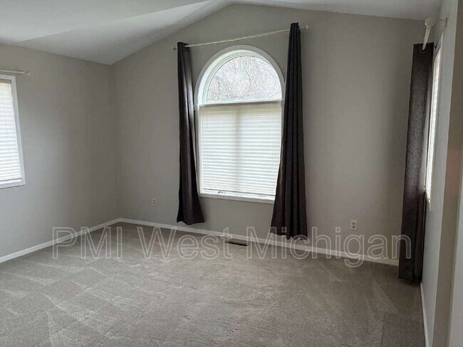 Building Photo - 513 24th Ave