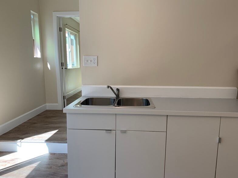 Common area - 6470 W 84th Pl