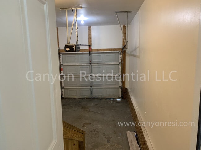 Building Photo - Recently Renovated!! Beautiful 2 bedroom with den!!