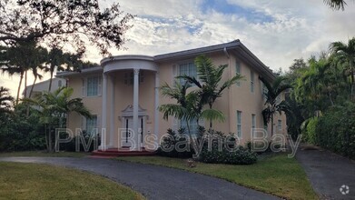 Building Photo - 4854 University Dr