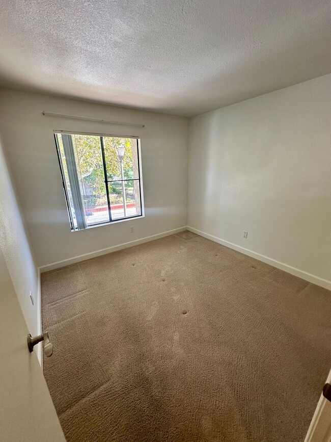 Building Photo - $4,095 4 Bed / 2.5 Bath House in Poway