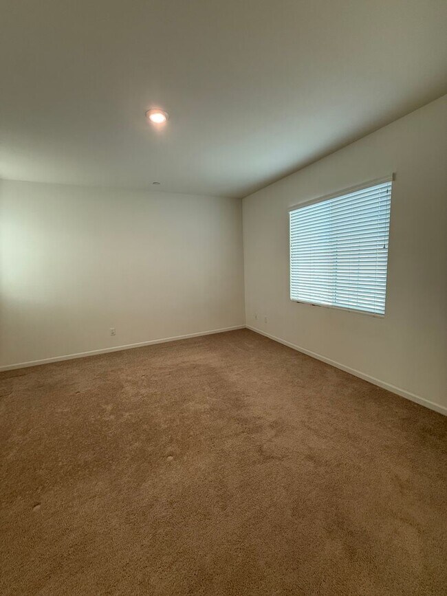 Building Photo - 2351 Hanson Dr