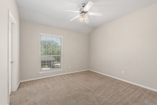 Building Photo - 4 bed 4 bath in Gated Community Available ...