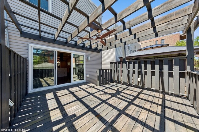 Building Photo - 3125 S Giles Ave