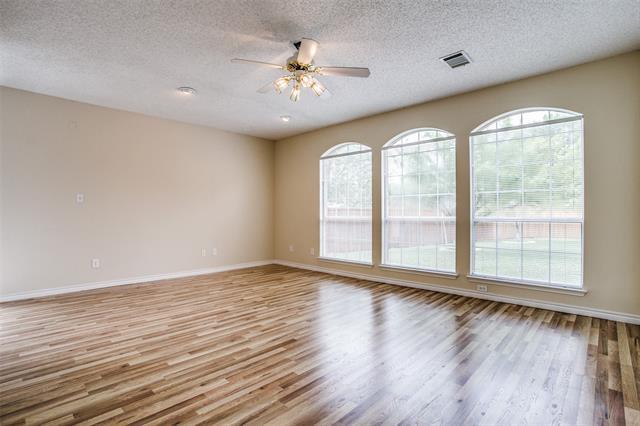 Building Photo - 1404 Honey Locust Dr