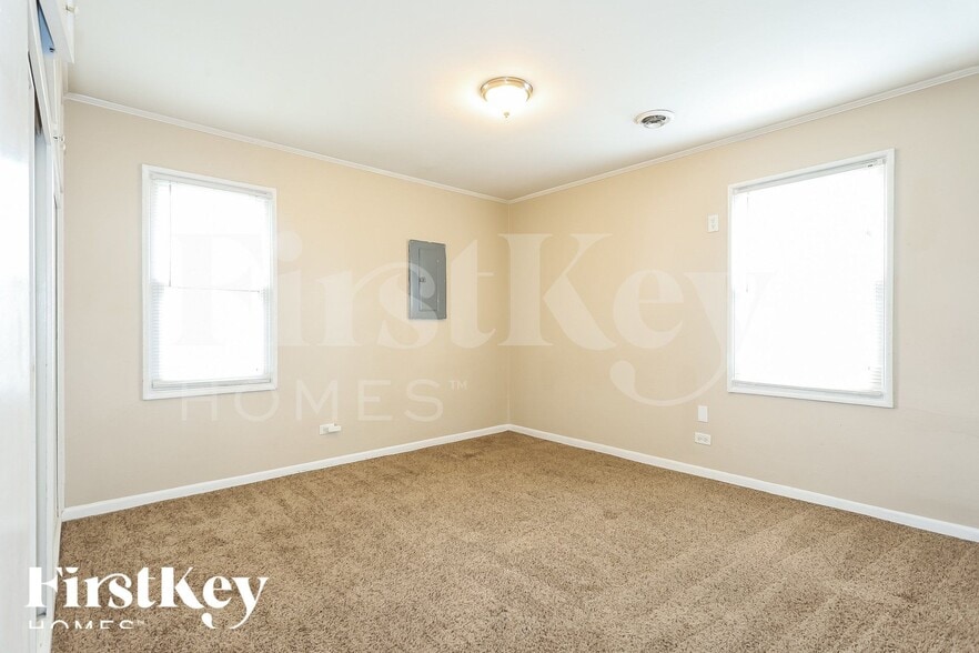 Building Photo - 374 Oswego St