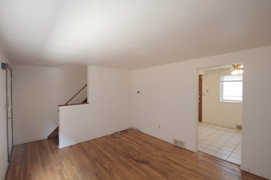 Building Photo - 408 South Ave