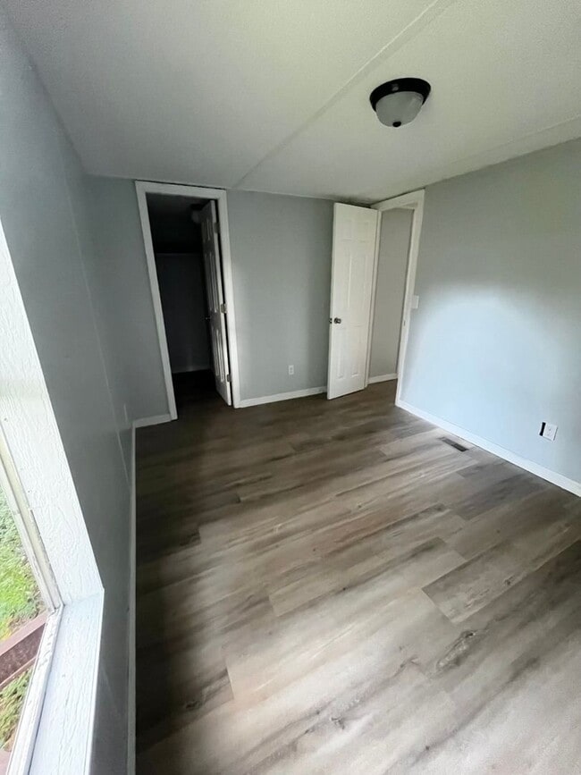 Building Photo - SPACIOUS 3BR/2BA Bushnell Home NO APPLICAT...