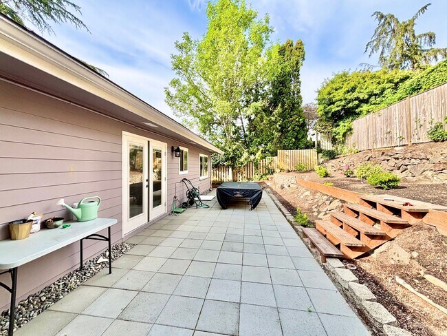 Building Photo - Charming Medina Home For Rent