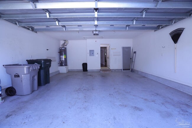 Building Photo - 9955 Rail Cir