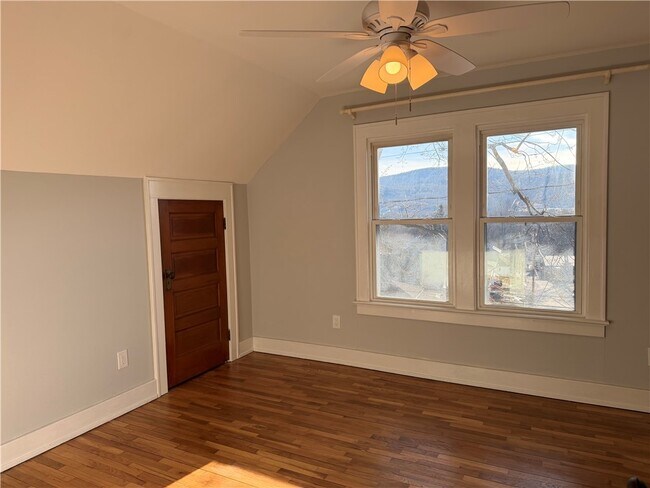 Building Photo - 6 Thorn St