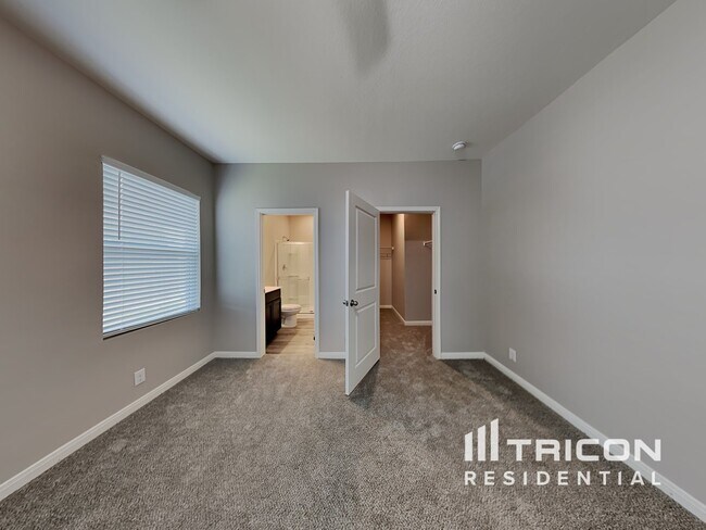 Building Photo - 4823 Hallies Gdn
