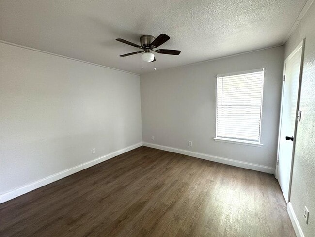 Building Photo - 1558 Lovers Ln