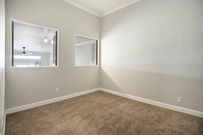 Building Photo - 7820 Seawall Blvd