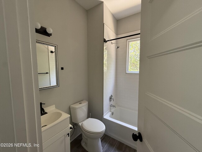 Building Photo - 1918 Redell St