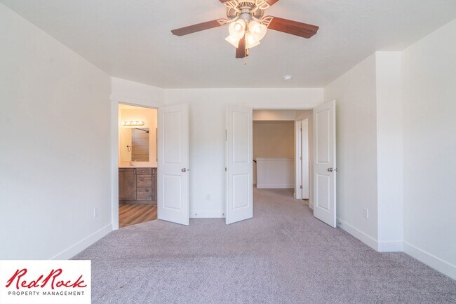 Building Photo - Private 4 Bedroom Corner Unit