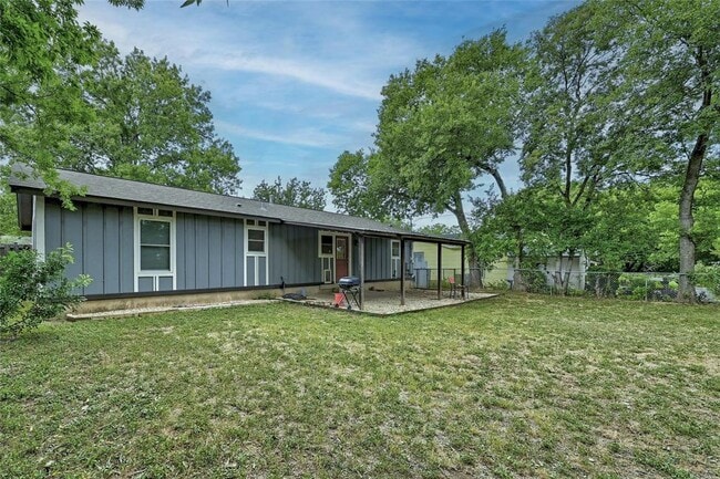Building Photo - 1500 Fairfield Dr