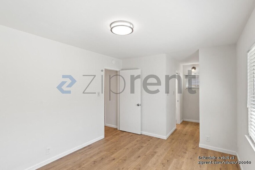 Building Photo - Unit