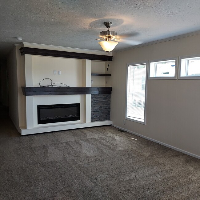 Building Photo - 6438 Hamlet