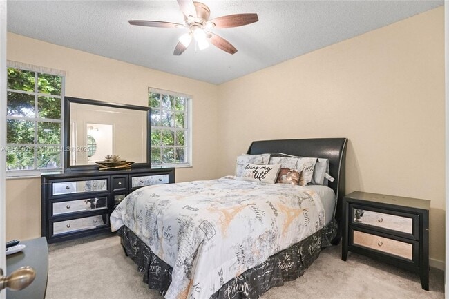 Building Photo - 8031 Sanibel Dr