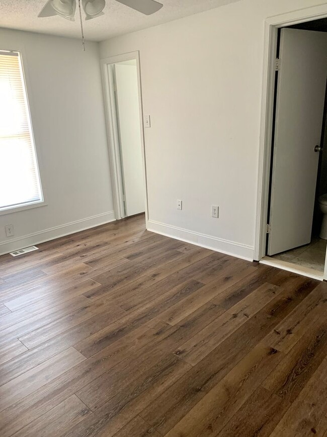 Building Photo - Gorgeous 3 Bedroom Townhouse in King George