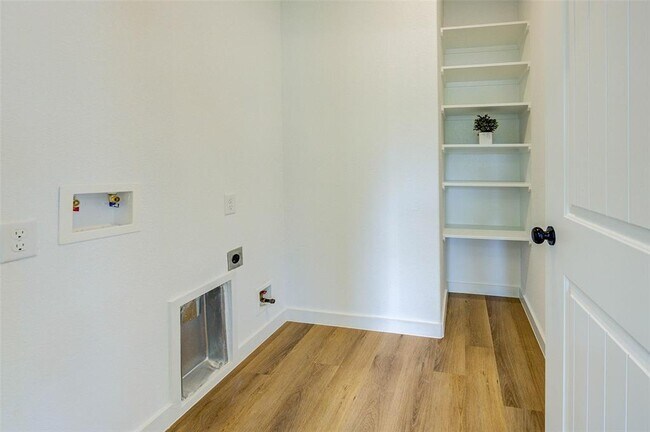 Building Photo - 5903 Bacher St