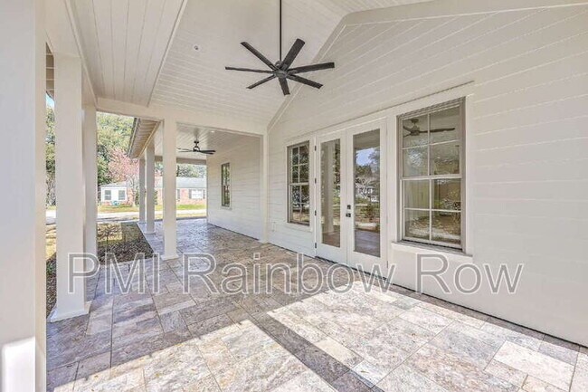 Building Photo - 755 Adluh St