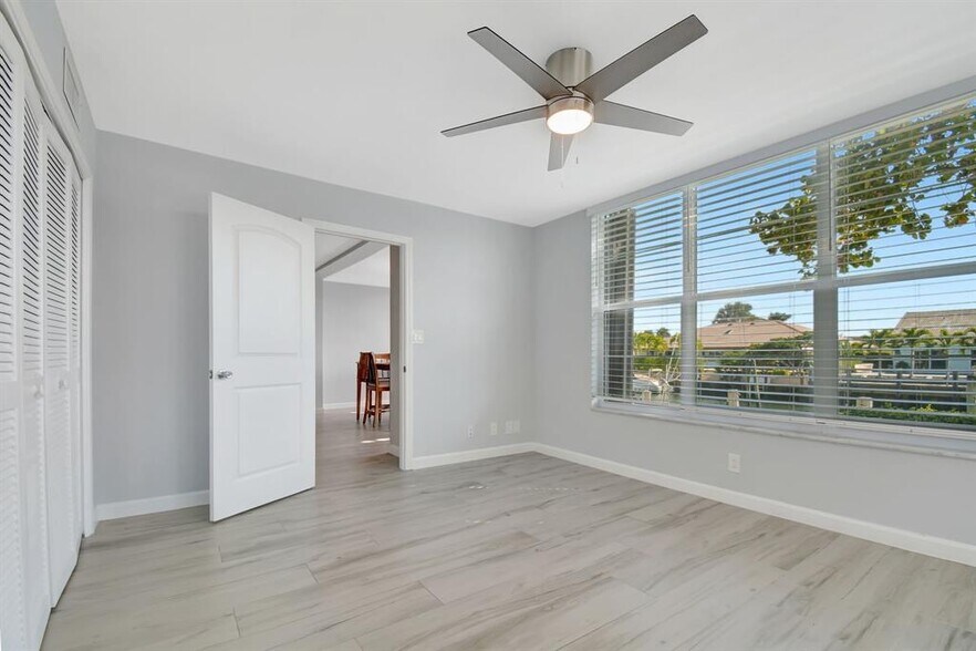 Building Photo - 3000 NE 48th Ct