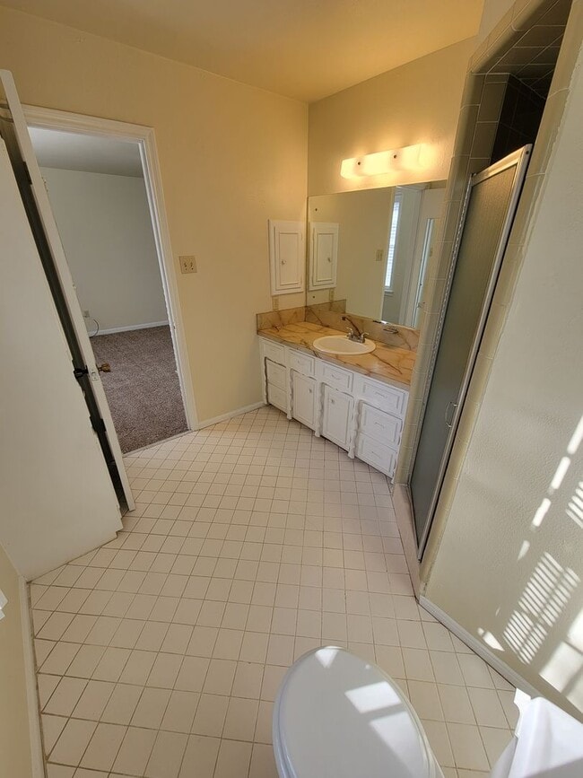 Building Photo - Bryan - 4 Bedroom - 2 bath - 2 story House with attached garage