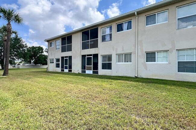 Building Photo - 13300 Fairway Glen Dr