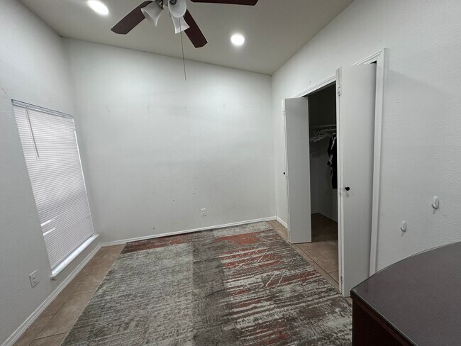 Building Photo - 6916 Elliot Ct