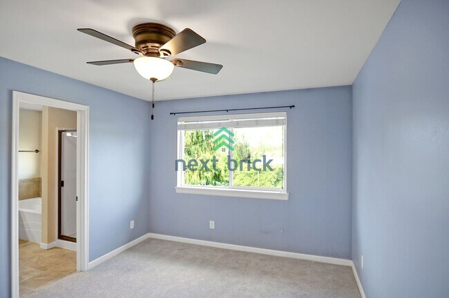 Building Photo - 4 Bed and 2.5 Bath Beautiful Condo is Avai...