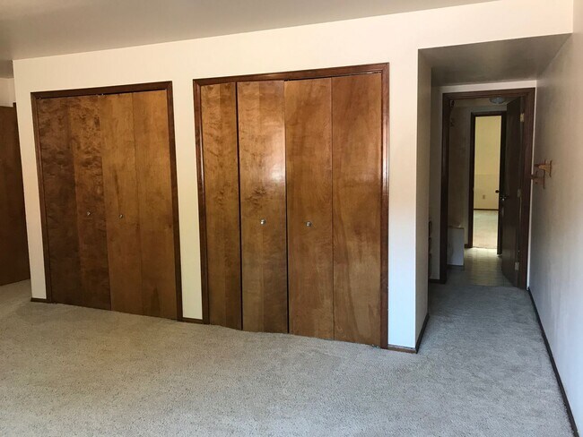 Building Photo - 5292 Cracker Barrel Cir