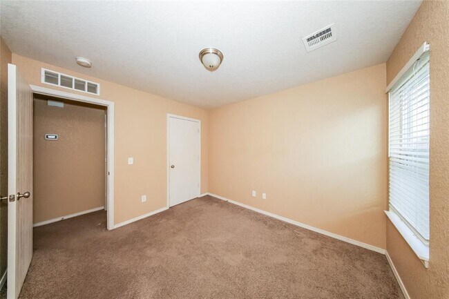 Building Photo - 2524 Waterleaf Dr